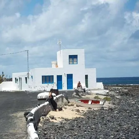 Sleeps 6 Wifi La Costa