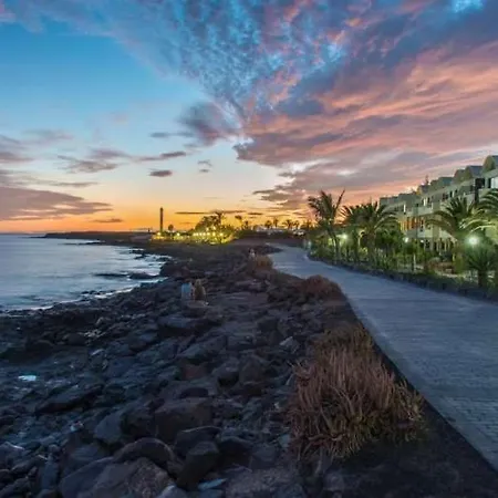 Sleeps 6 Wifi La Costa